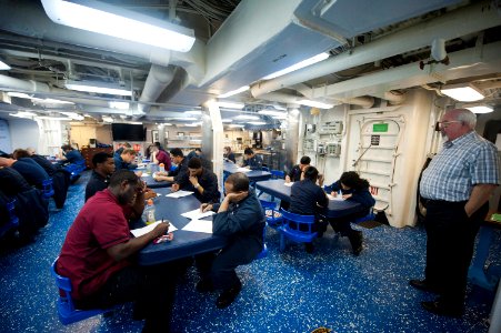 USS ARLEIGH BURKE (DDG 51) 140322-N-WD757-040 (13445992793)