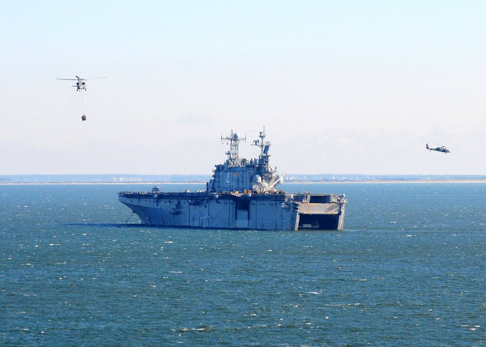 US Navy 091206-N-8655E-002 Two MH-60S Sea Hawk helicopters, assigned to Helicopter Sea Combat Squadron (HSC) 28, transfer ammunition from the multi-purpose amphibious assault ship USS Bataan (LHD 5) to the amphibious assault sh