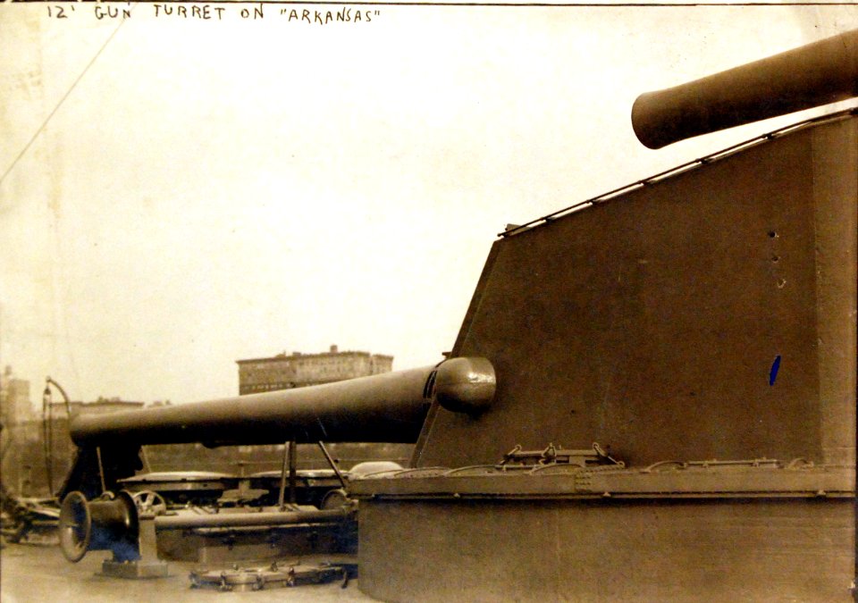 USS Arkansas (BB-33), 12 inch gun turret, April 16, 1914 (24894156799)