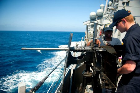 USS ARLEIGH BURKE (DDG 51) 140324-N-WD757-360 (13425159184)