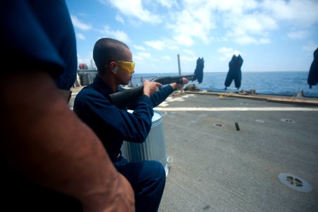 USS ARLEIGH BURKE (DDG 51) 140325-N-WD757-029 (13424792385)