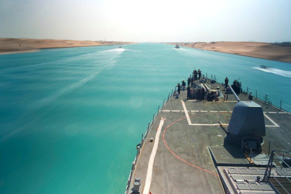 USS ARLEIGH BURKE (DDG 51) 140320-N-WD757-110 (13554640103)