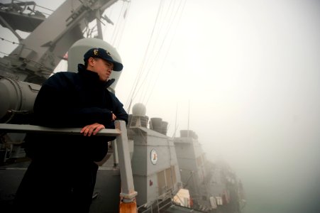 USS ARLEIGH BURKE (DDG 51) 140320-N-WD757-371 (13554856424)