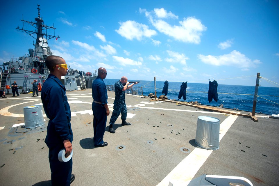 USS ARLEIGH BURKE (DDG 51) 140325-N-WD757-081 (13424789195)