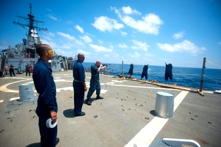 USS ARLEIGH BURKE (DDG 51) 140325-N-WD757-081 (13424789195)