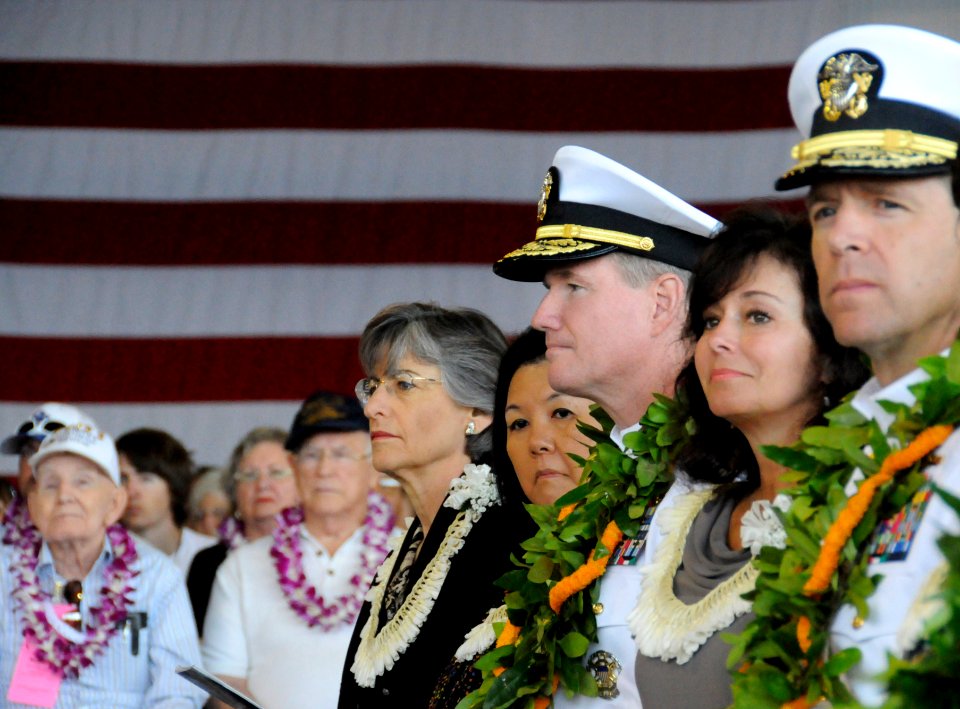 US Navy 091207-N-7498L-146 Hawaii Governor Linda Lingle joins Adm. Patrick Walsh, commander of U.S. Pacific Fleet, and Rear Adm. Dixon Smith, commander of Navy Region Hawaii, at a U.S. Navy and National Park Service ceremony