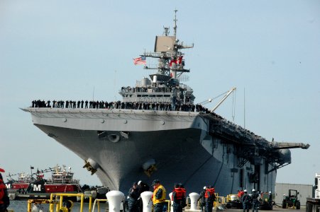 US Navy 091208-N-9806M-085 ailors man the rails as the amphibious assault ship USS Bataan (LHD 5) arrives at Naval Staion Norfolk