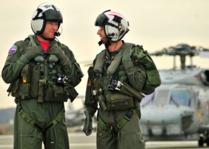 US Navy 091209-N-4031K-001 Capt. Don Williamson speaks with Lt. Cmdr. Daniel Fillion on the squadron's flightline