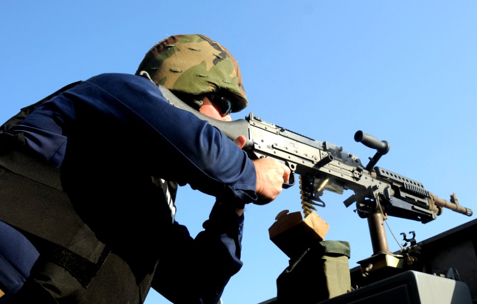 US Navy 091227-N-1291E-025 A Sailor aboard the guided-missile cruiser USS Chosin (CG 65) conducts target practice with an M240B machine gun