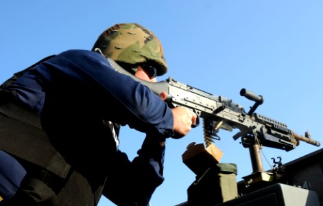 US Navy 091227-N-1291E-025 A Sailor aboard the guided-missile cruiser USS Chosin (CG 65) conducts target practice with an M240B machine gun