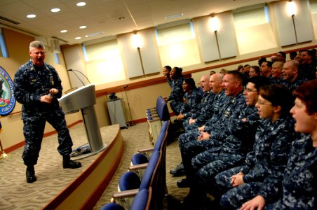 US Navy 091214-N-9818V-378 Master Chief Petty Officer of the Navy (MCPON) Rick West ends his all-hands call with a photo