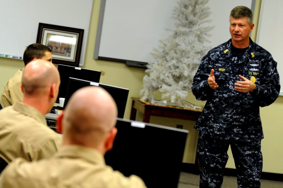 US Navy 091215-N-9818V-015 Master Chief Petty Officer of the Navy (MCPON) Rick West speaks with Sailors graduating from the Navy Command Career Counselor school