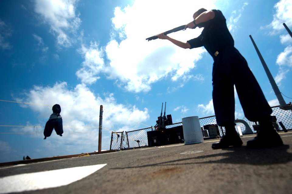 USS ARLEIGH BURKE (DDG 51) 140325-N-WD757-227 (13425149004)