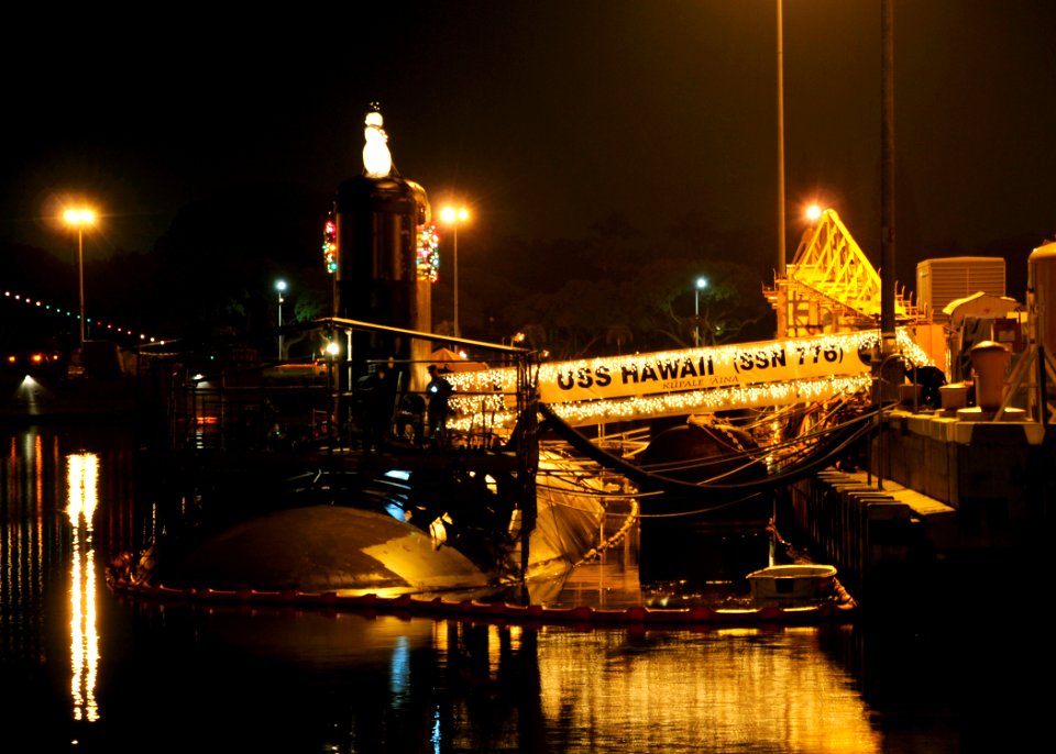 US Navy 091216-N-3560G-001 USS Hawaii (SSN 776) demonstrate their holiday spirit with Christmas lights