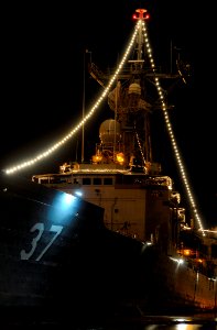US Navy 091223-N-7498L-057 The guided-missile frigate USS Crommelin (FFG 37) is decorated with Christmas lights at port in Pearl Harbor