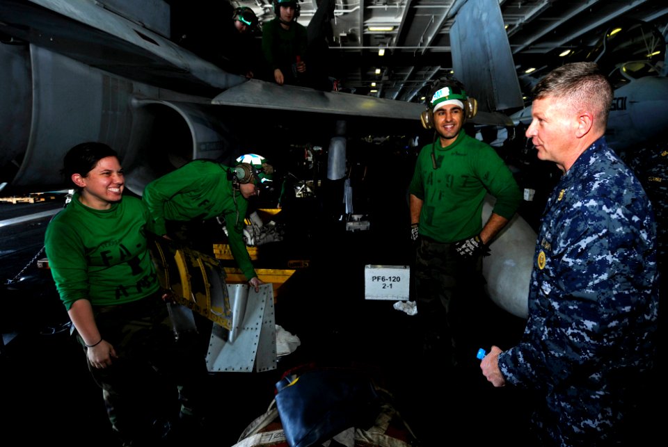 US Navy 100106-N-3038W-108(1) Master Chief Petty Officer of the Navy (MCPON) Richard West visits with Sailors assigned to Strike Fighter Squadron (VFA) 97