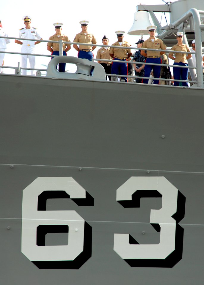 US Navy 100107-N-5476H-028 Sailors and Marines man the rails of the battleship EX-USS Missouri (BB 63) as the ship returns to Ford Island after finishing scheduled repairs at Pearl Harbor Naval Shipyard