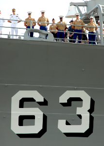 US Navy 100107-N-5476H-028 Sailors and Marines man the rails of the battleship EX-USS Missouri (BB 63) as the ship returns to Ford Island after finishing scheduled repairs at Pearl Harbor Naval Shipyard