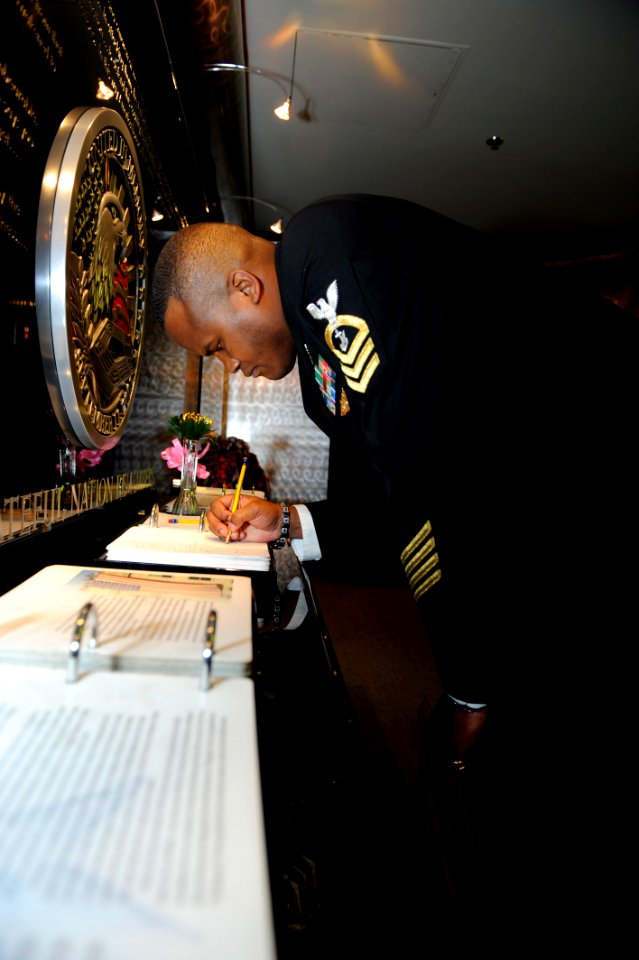 US Navy 100112-N-0555B-557 Chief Navy Career Counselor Jessie L. Jones Jr. writes a note during a tour of the Pentagon
