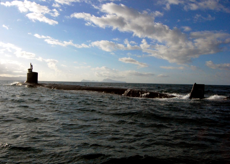 US Navy 100107-N-8288P-031 The Virginia-class fast attack submarine USS Virginia (SSN 774) cruises through the Mediterranean