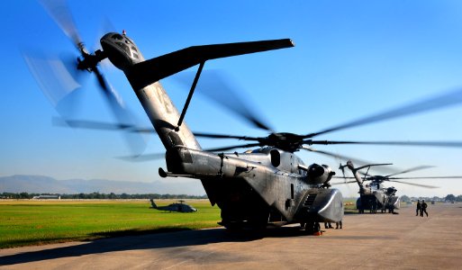 US Navy 100115-N-4774B-487 U.S. Navy MH-53E Sea Dragon helicopters from the aircraft carrier USS Carl Vinson (CVN 70) arrive at the airport in Port-au-Prince, Haiti