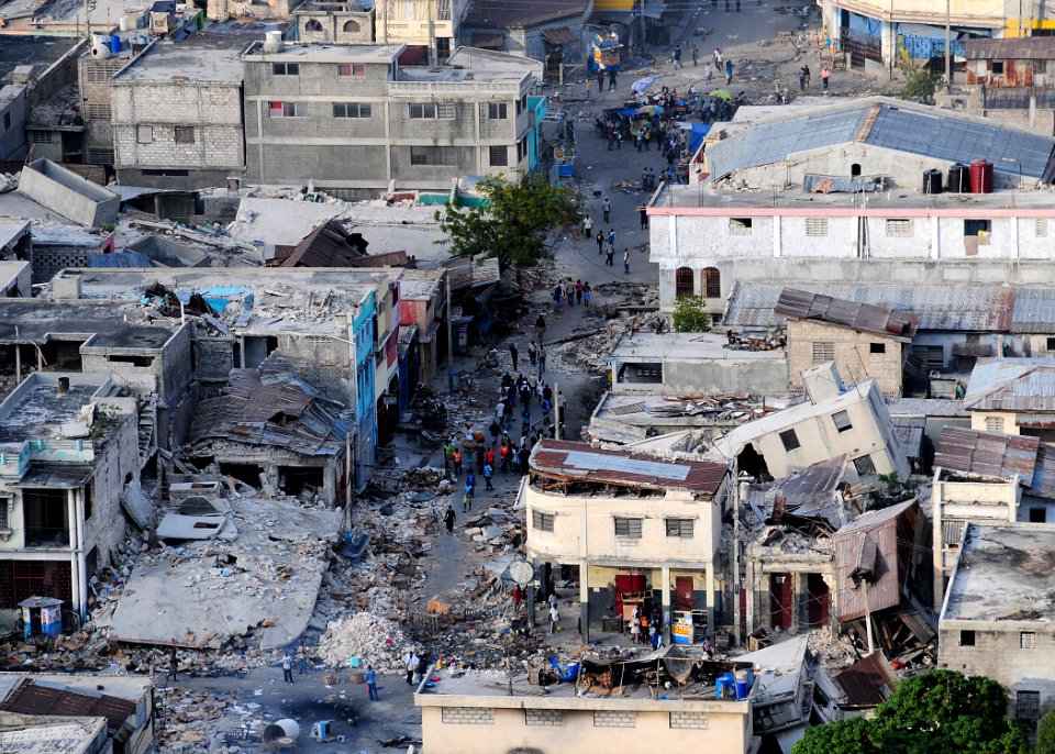US Navy 100116-N-6247V-147 Haitian citizens remain in the street afraid or unable to return to their homes