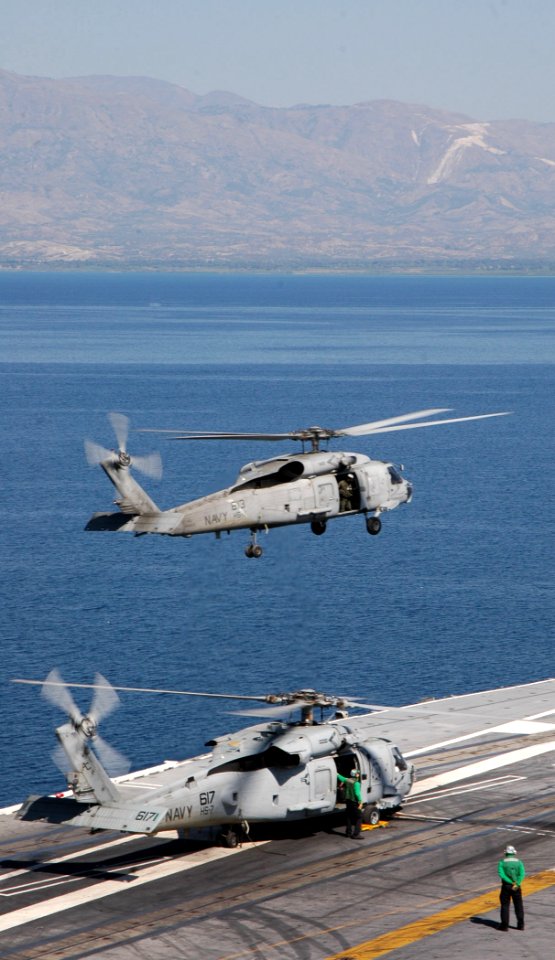 US Navy 100118-N-8822R-019 An SH-60F Sea Hawk helicopter assigned to Helicopter Anti-Submarine Squadron (HS) 11 lands aboard the Nimitz-class aircraft carrier USS Carl Vinson (CVN 70)