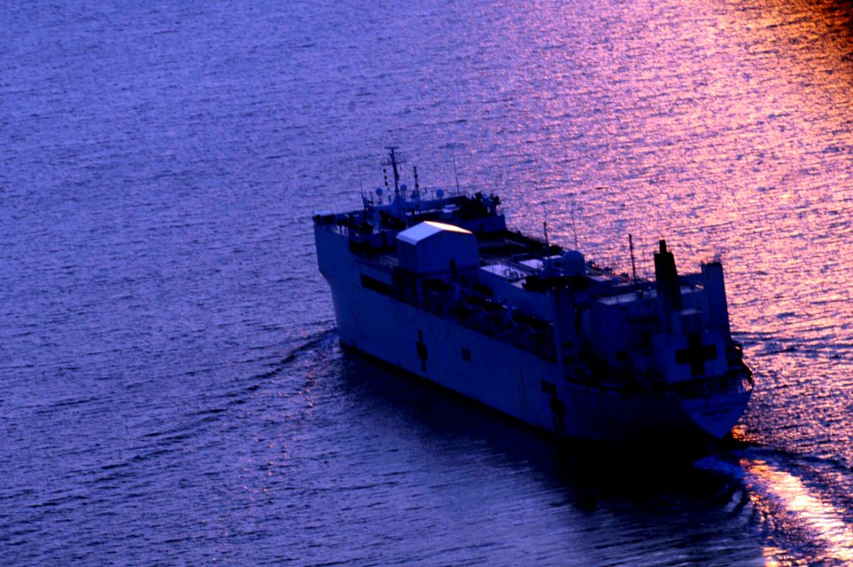 US Navy 100120-N-4378P-006 The Military Sealift Command hospital ship USNS Comfort (T-AH 20) arrives in Port-au-Prince, Haiti,