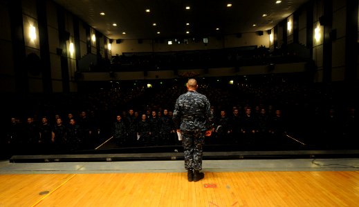 US Navy 100120-N-7090S-943 Command Master Chief Glen A. Kline recites the Sailors Creed with more than 1,000 students at the Basic Enlisted Submarine School at Naval Submarine Base New London, Conn photo