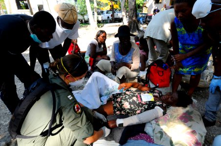 US Navy 100119-N-6247V-193 Lt. Kristina Rogish, a surgeon assigned to the aircraft carrier USS Carl Vinson (CVN 70), treats a Haitian woman at the Killick Haitian Coast Guard Clinic in Carrefour, Haiti