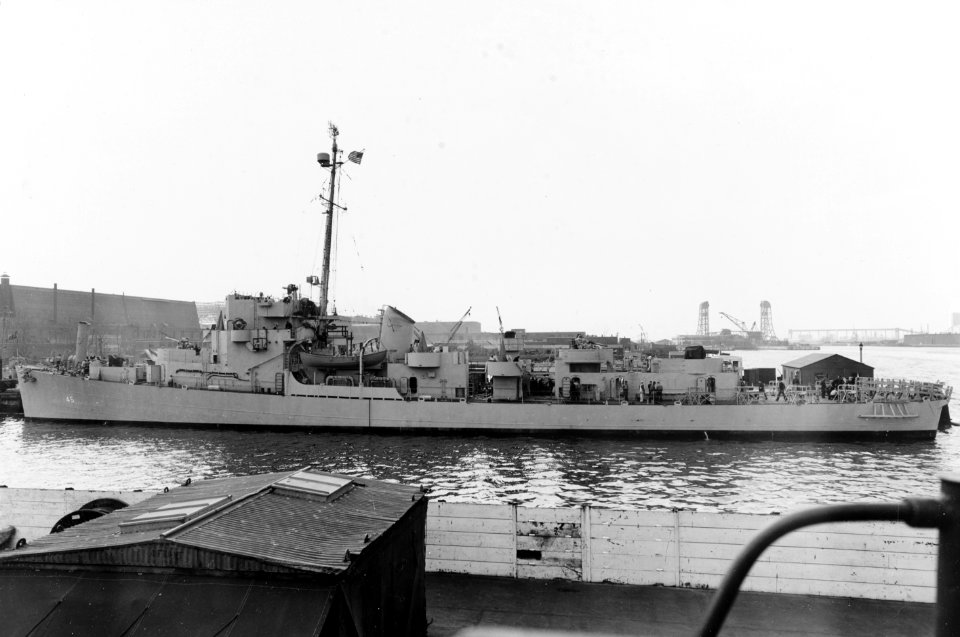 USS Andres (DE-45) at the Philadelphia Naval Shipyard on 25 March 1943 (NH 107305)
