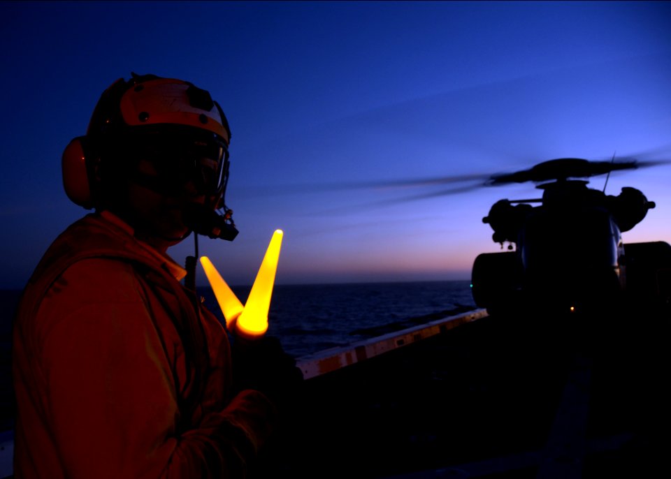USS Anchorage supports HM-14 airborne mine countermeasures training, RIMPAC 2014 140723-N-DI719-617