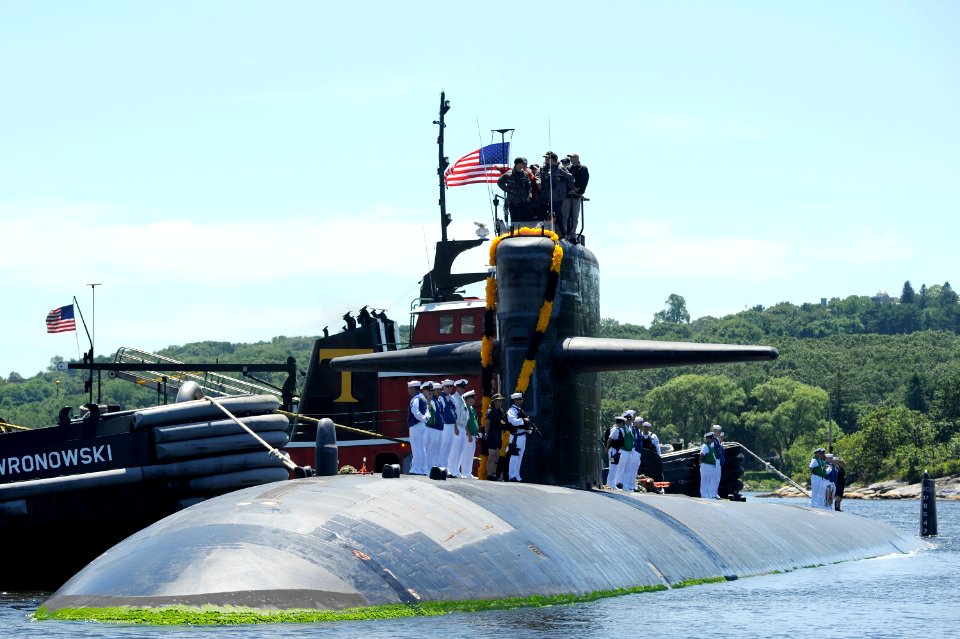 USS Annapolis 120627-N-UM744-012