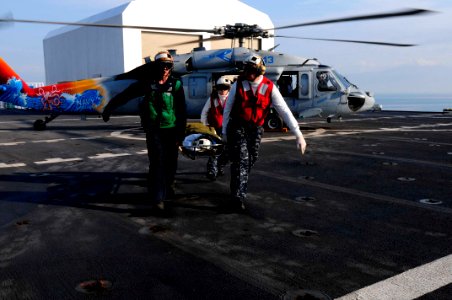 US Navy 100120-N-4378P-086 Medical crew members from USNS Comfort (T-AH 20) receive a patient from USS Carl Vinson (CVN 70)