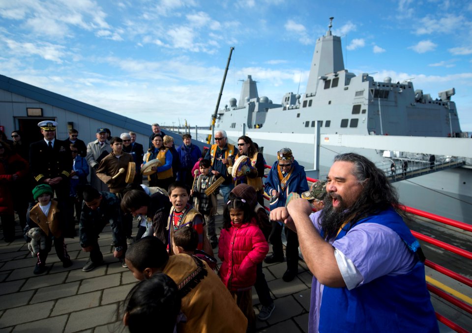 USS Anchorage commissioning 130501-N-DR144-882