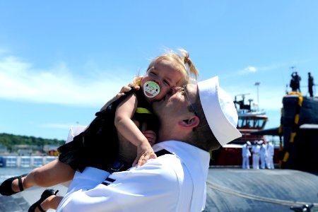USS Annapolis 120627-N-UM744-014