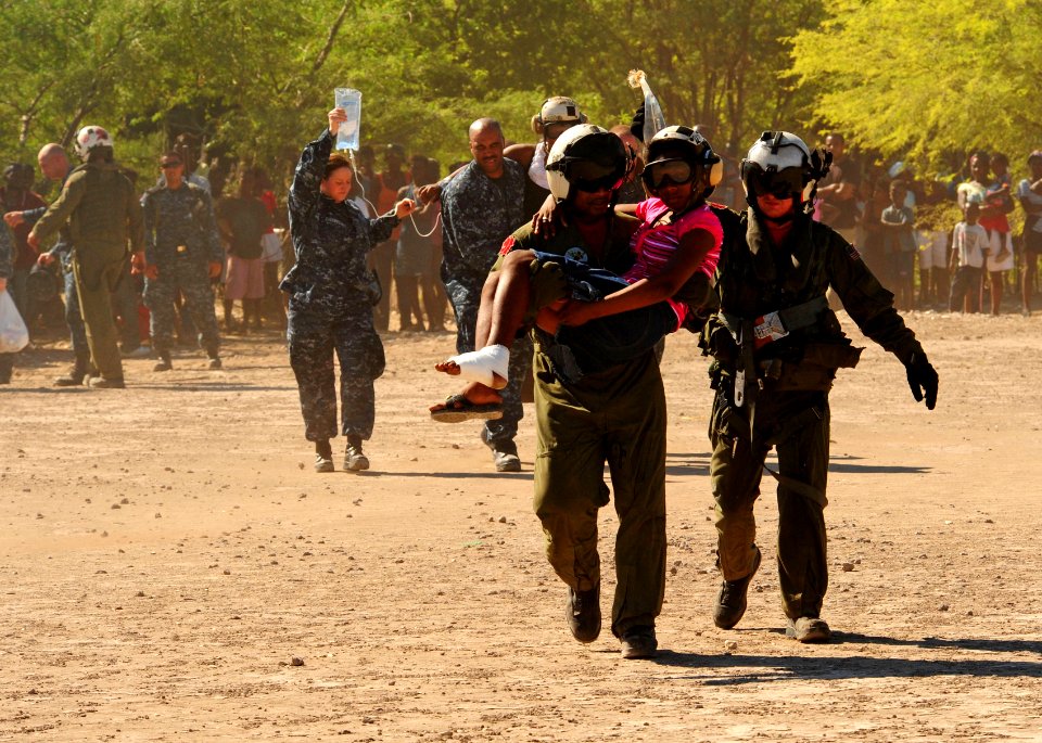 US Navy 100121-N-2953W-339 Sailors medically evacuate an injured Haitian girl to USS Carl Vinson (CVN 70)