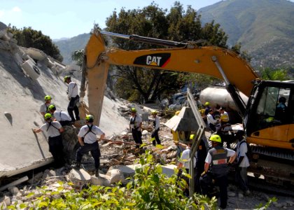 US Navy 100122-N-6639M-040 Members of the Fairfax County Search and Rescue team continue to dig through the rubble of what used to be the Hotel Montana in Port-au-Prince