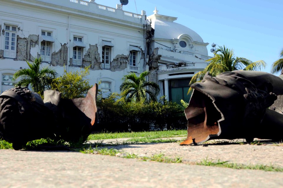 US Navy 100121-N-6410J-369 A statue at the Haitian presidential palace lays in pieces after the Caribbean nation sustained a 7.0 earthquake on Jan. 12, 2010 tha