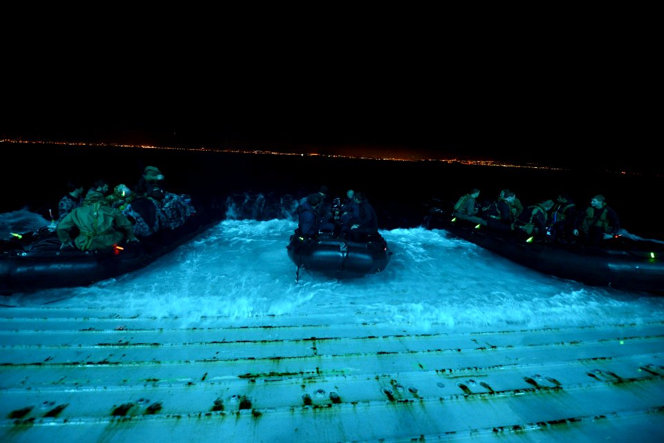 USS Anchorage Diving Operations 140718-N-FN215-822
