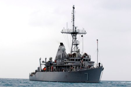 US Navy 100122-N-8335D-127 The mine counter-measures ship USS Patriot (MCM 7) was awarded the 2009 Battle Effectiveness Award for Commander Mine Counter-Measures Squadron