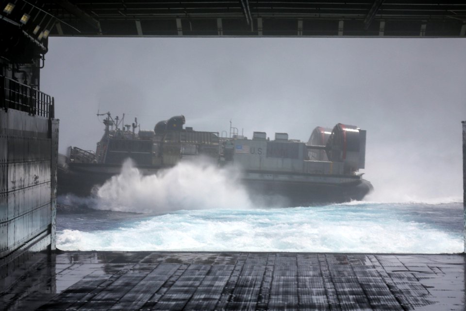 USS Anchorage (LPD 23) 150702-M-GC438-269 (19357239468)