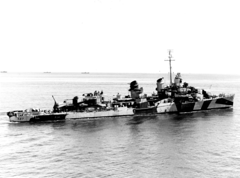 USS Ammen (DD-527) underway off Leyte in October 1944
