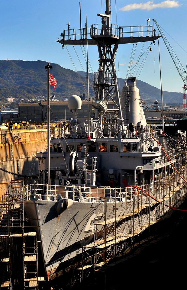 US Navy 100126-N-0807W-004 The mine countermeasures ship USS Guardian (MCM 5) moors in dry-dock at SSK Shipyard in Sasebo, Japan
