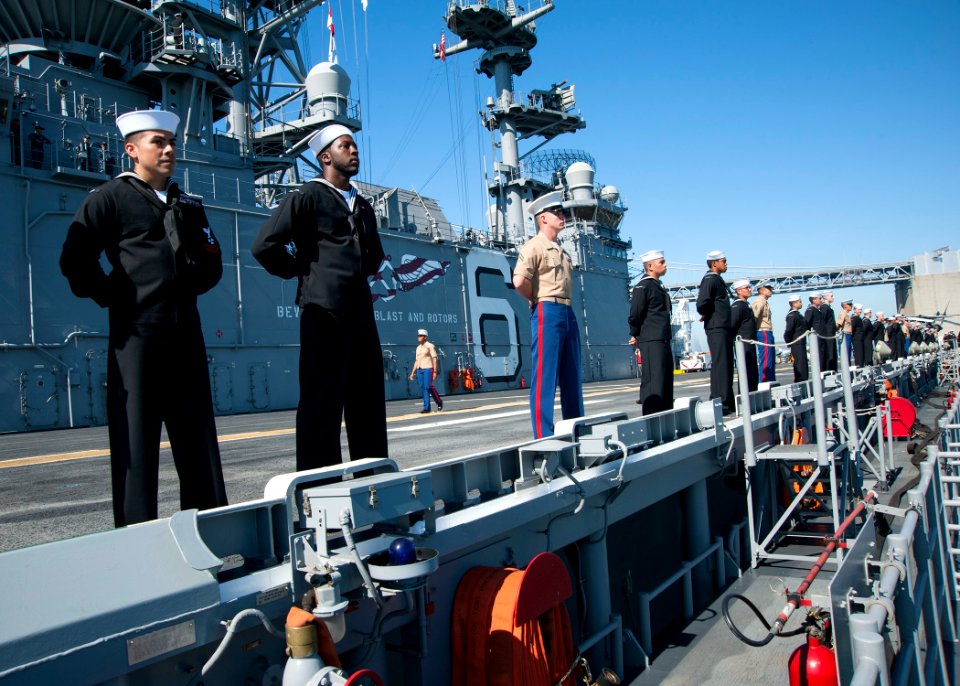 USS America visits San Francisco 141006-N-FR671-203