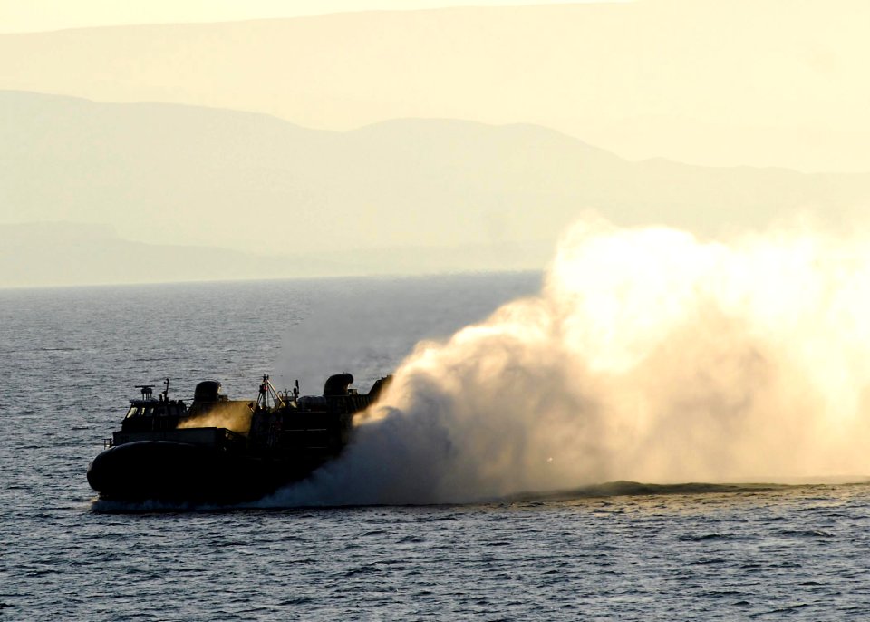 US Navy 100125-N-5148B-055 A landing craft air cushion prepares to enter USS Bonhomme Richard