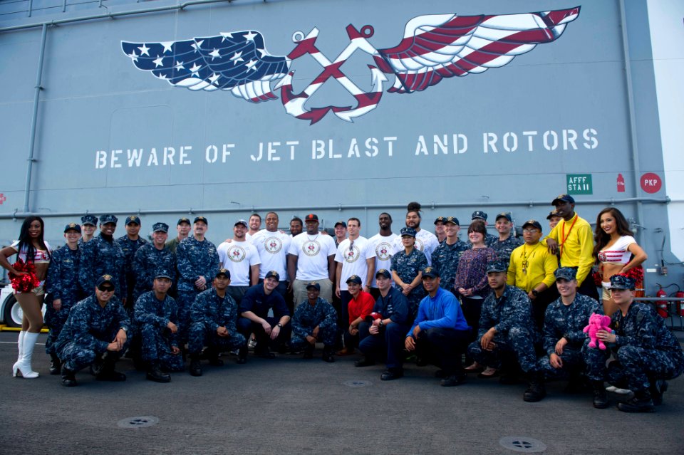 USS America visits San Francisco 141006-N-MZ309-220