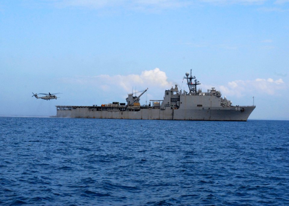 US Navy 100126-N-2000D-018 An MH-53E Sea Dragon helicopter lands on the flight deck of USS Carter Hall (LSD 50)