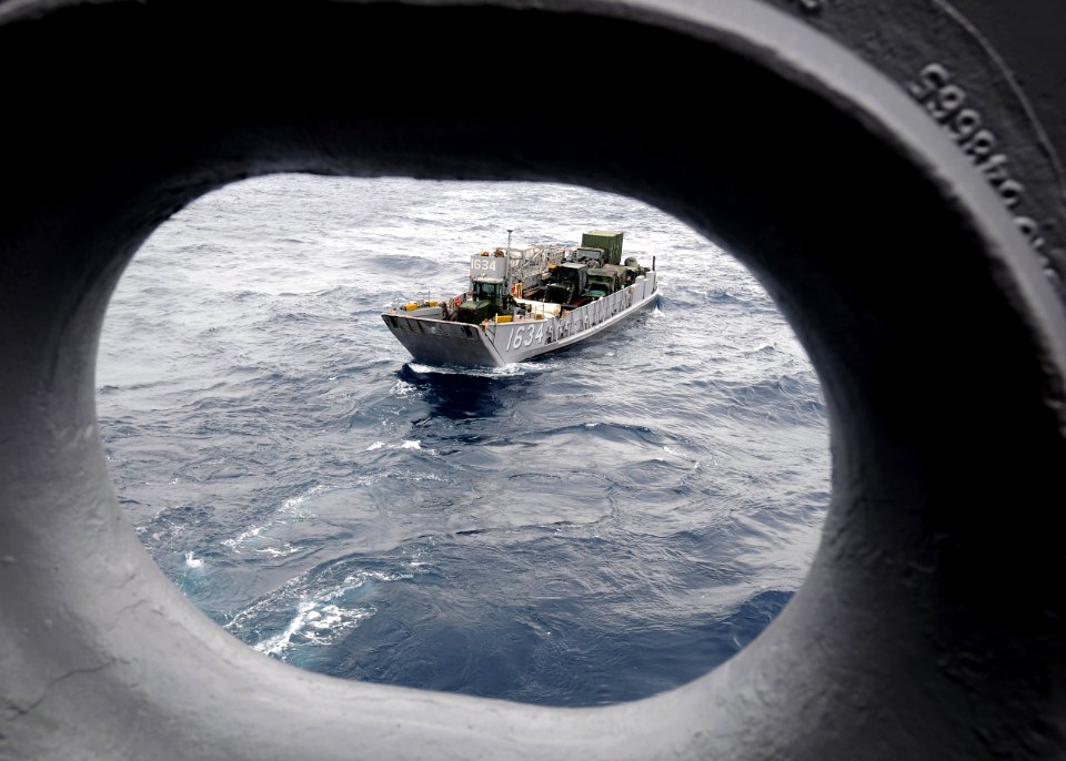 US Navy 100125-N-9950J-111 A landing craft utility vehicle assigned to Assault Craft Unit (ACU) 1 approaches the well deck of the forward-deployed amphibious assault ship USS Essex (LHD 2)