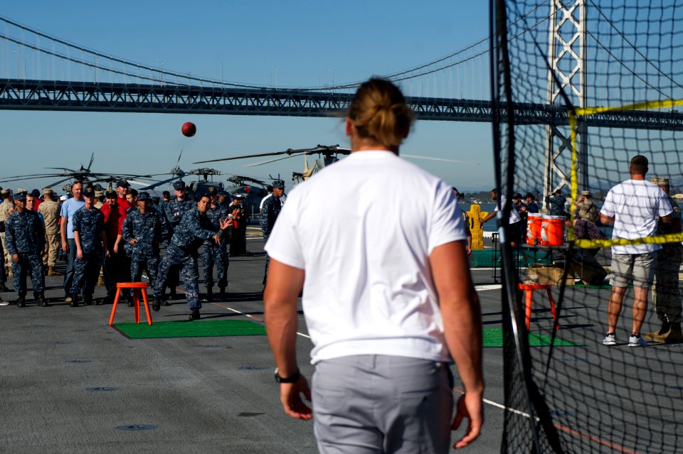 USS America visits San Francisco 141006-N-MZ309-177